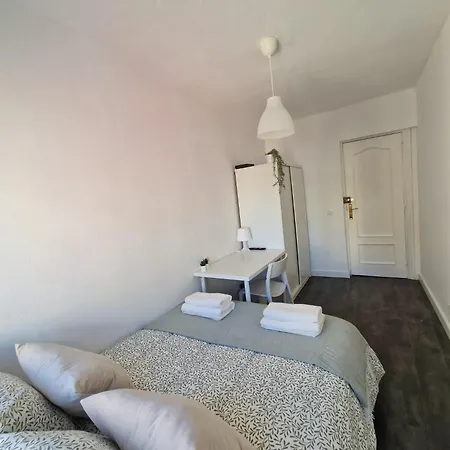 Privada En Hospitalet Couette-café *