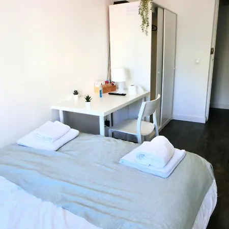Privada En Hospitalet Couette-café *