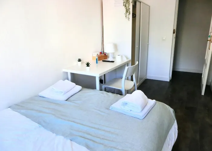 Privada En Hospitalet Bed & Breakfast *